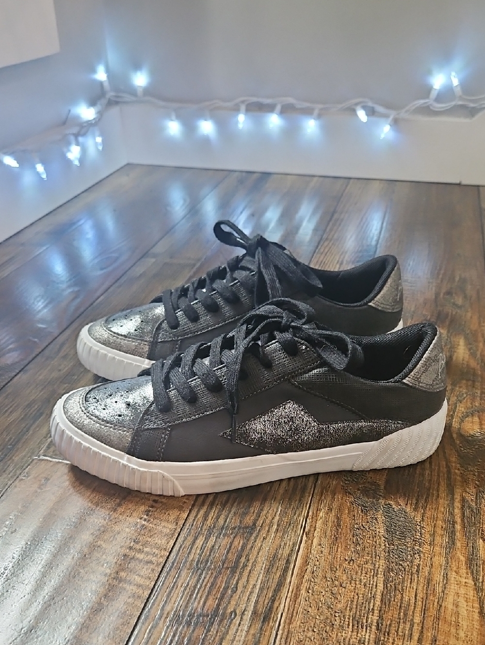 Blowfish Malibu Women's Metallic Silver / Black Lace-Up Sneakers